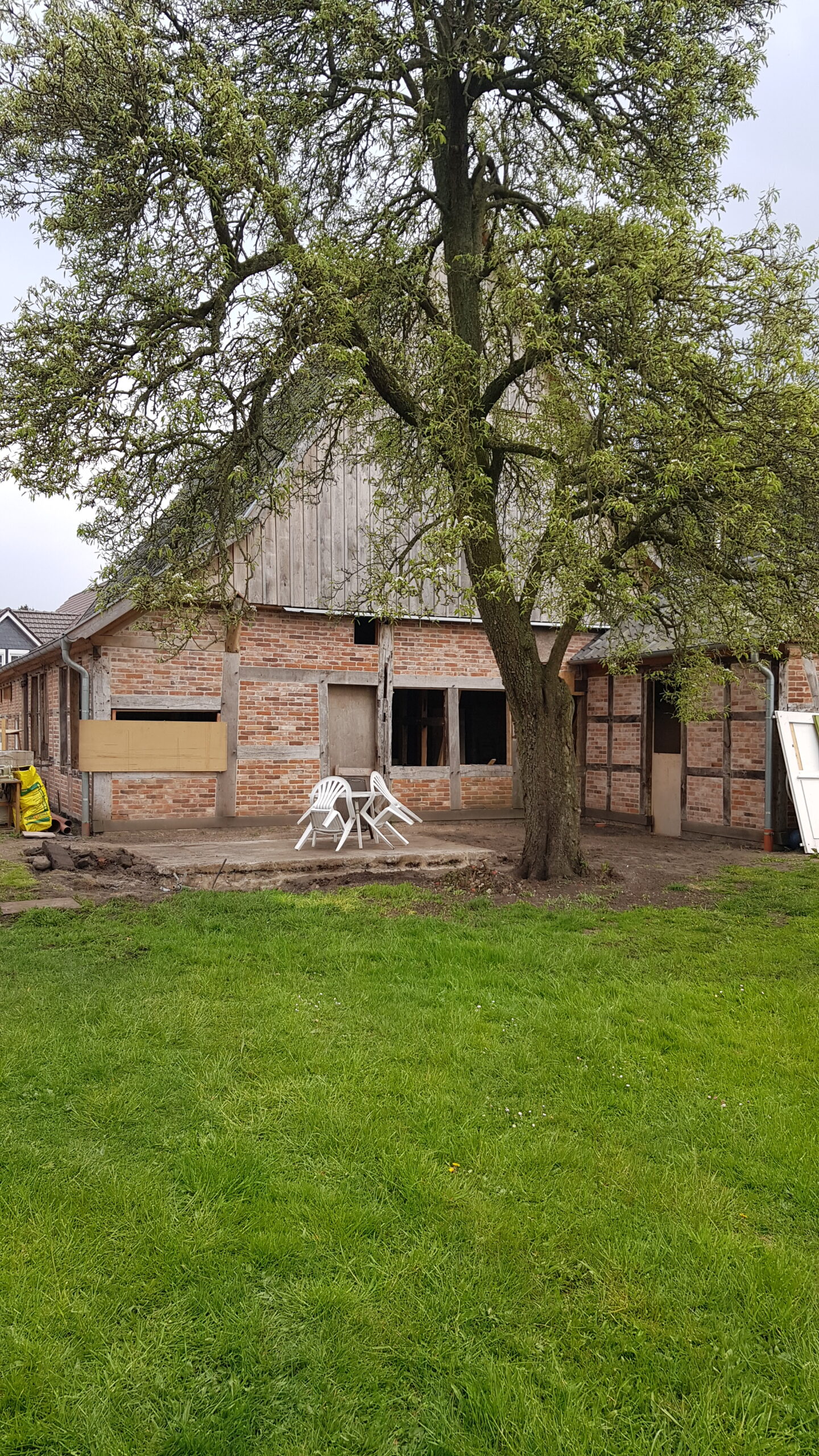 Quakenbrück: Gebäuderückseite kurz vor Abschluss der Restaurierung; Fotografin: Anne Willenborg