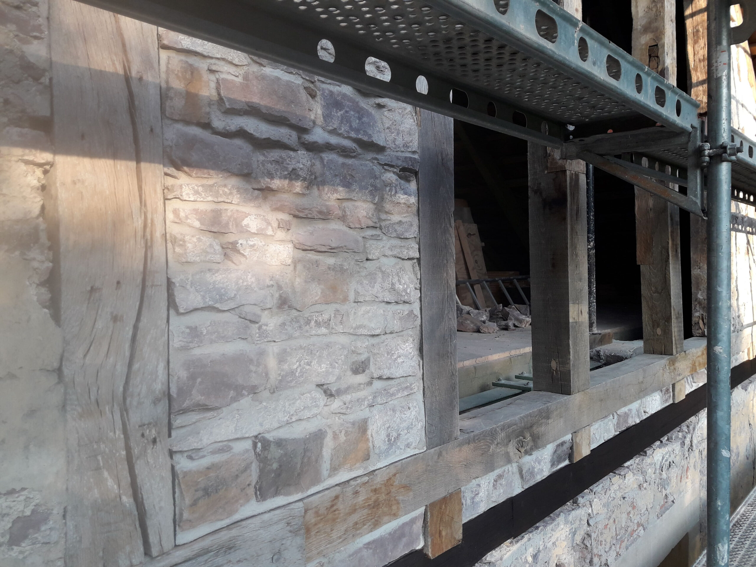 Bad Pyrmont: Die Gefache im Westanbau werden teilweise neu ausgemauert; Fotografin: Charlotte Ploenes