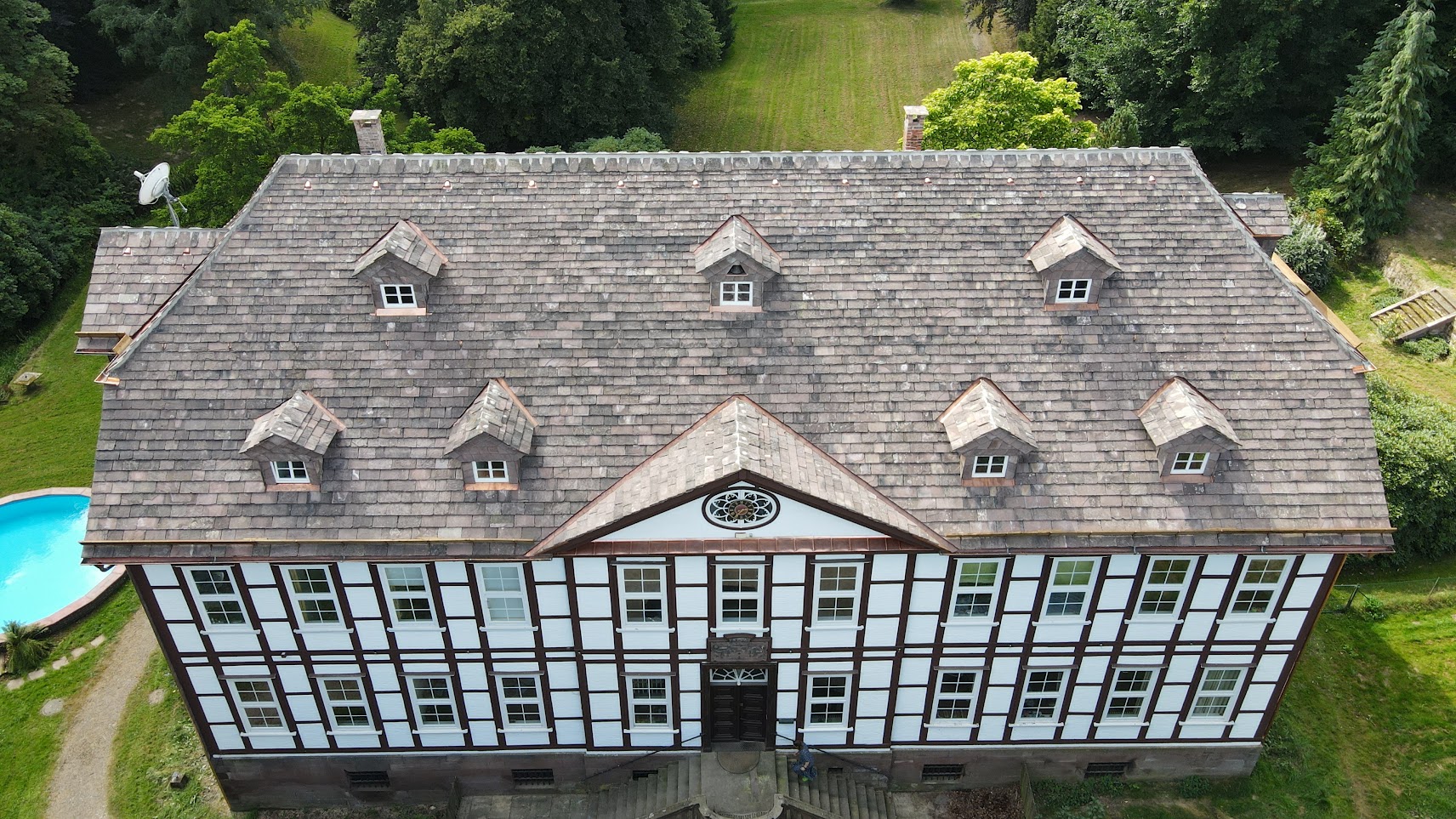 Friedrichshausen: Das Dach des Herrenhauses nach Abschluss der Arbeiten; Fotograf: Jobst v. Garmissen