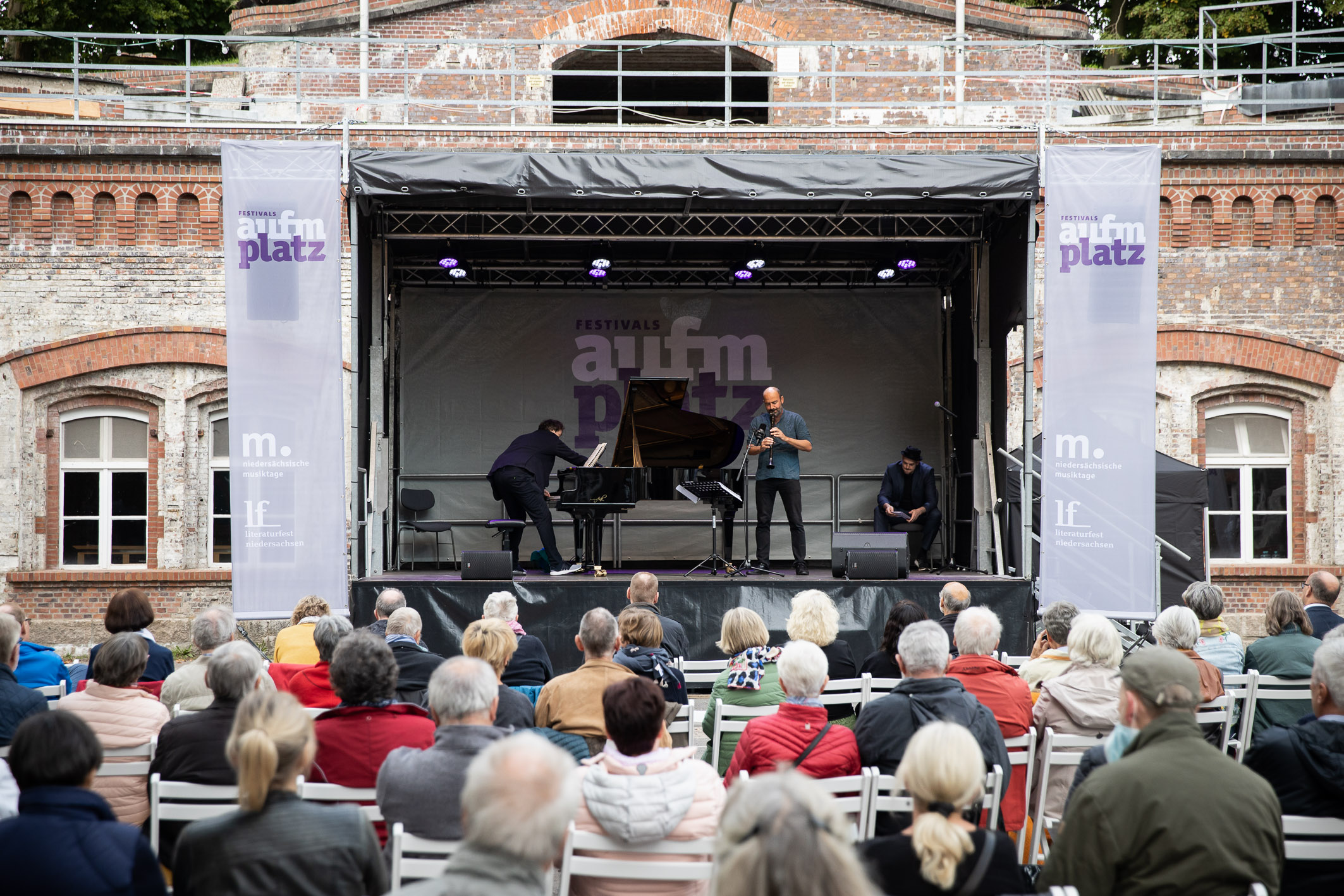 Festivals "Aufm Platz", 19.09.2020, Festung Grauerort, Stade-Bützfleth "Wurzeln und Triebe", Kinan Azmeh (Klarinette), Florian Weber (Klavier), Bas Böttcher (Poetry Slam), Foto: Helge Krückeberg