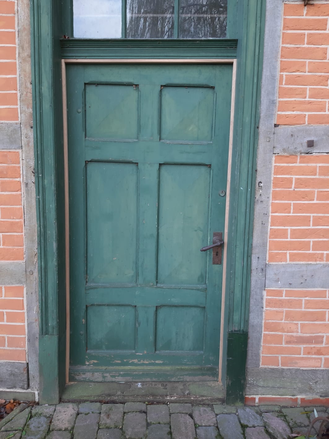 Tür vor der Sanierung, Foto: Gisela Weier